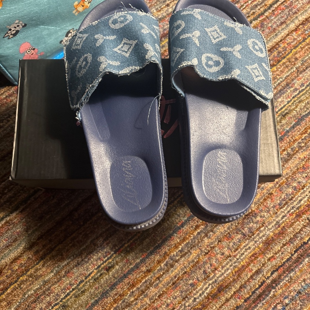 Sandles - Picture 2 of 2